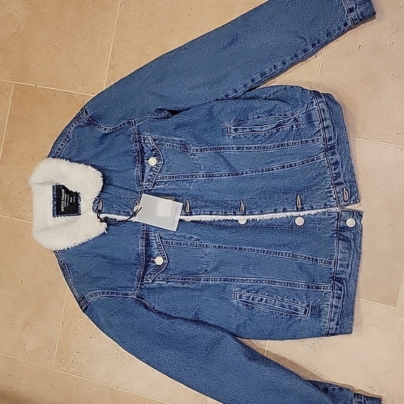 NEW! SUNRISE KINGDOM COLLECTION Sherpa Lined Denim Jean Jacket. - Picture 3 of 6